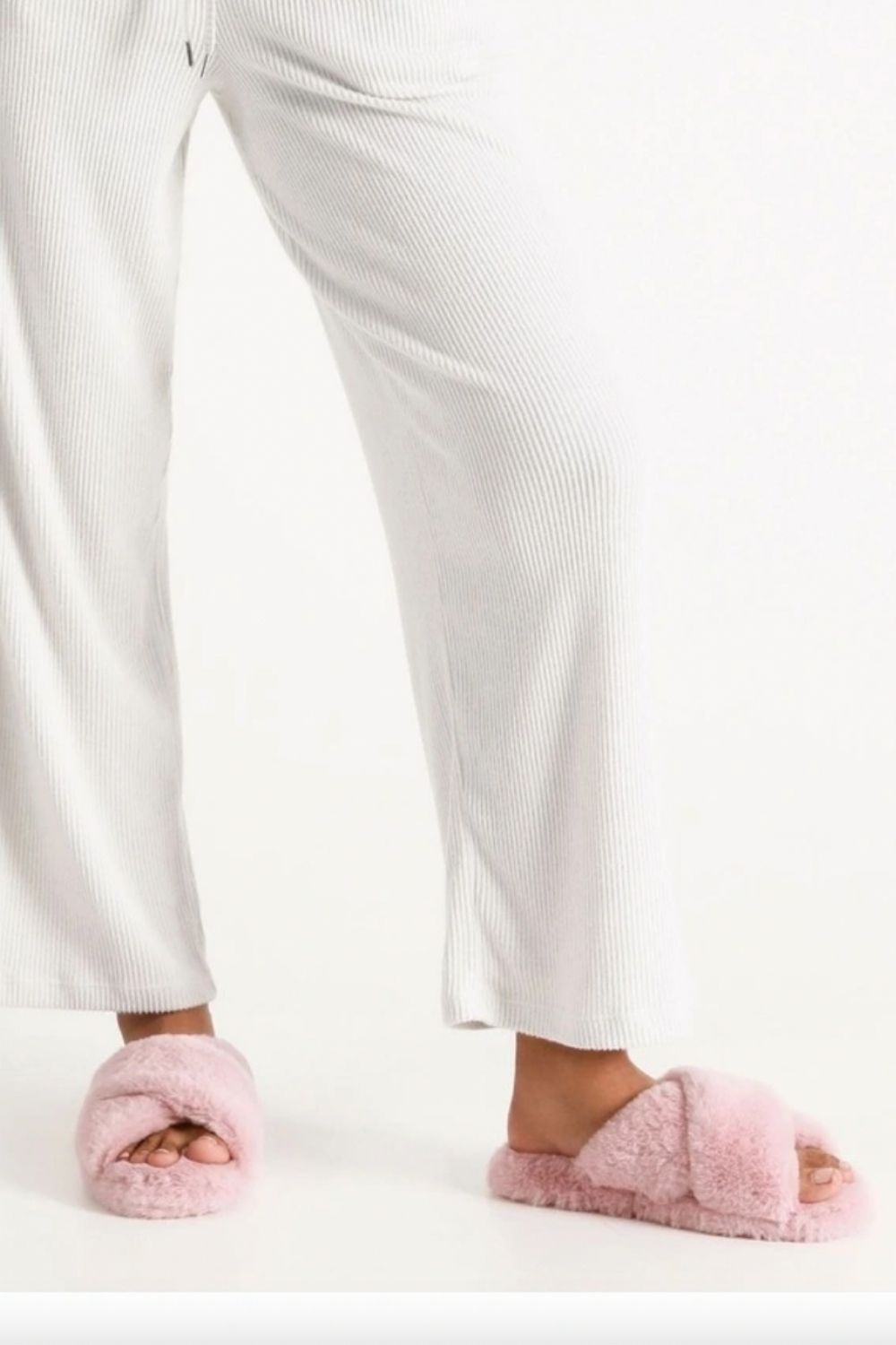 pink-fluffy-slippers