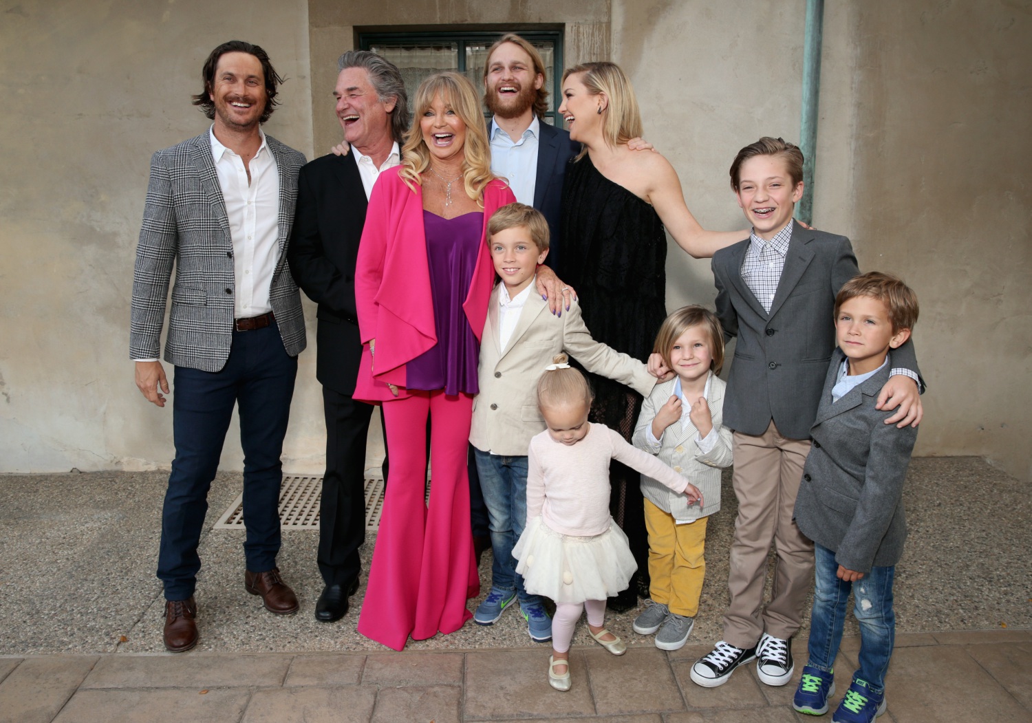 Goldie Hawn and Kurt Russell with their children and grandchildren.