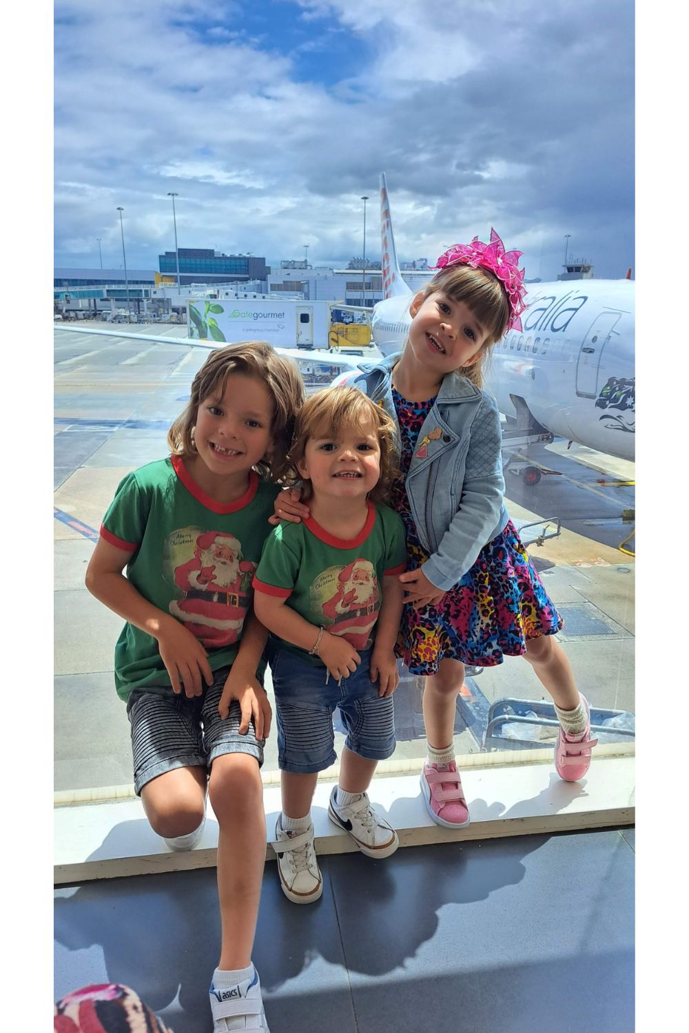 Lauren Newton's children travelling