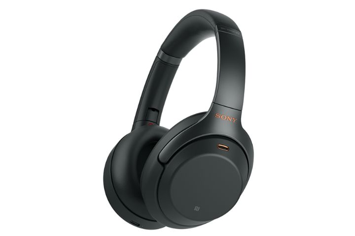 Noise cancelling headphones in black