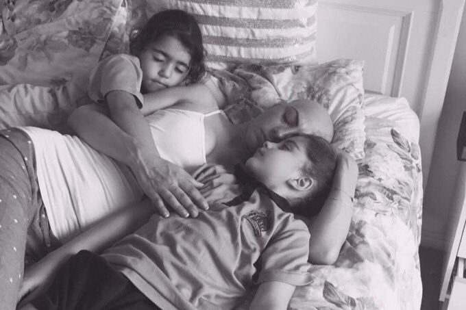 Photo captures one mum’s exhausting battle against cancer