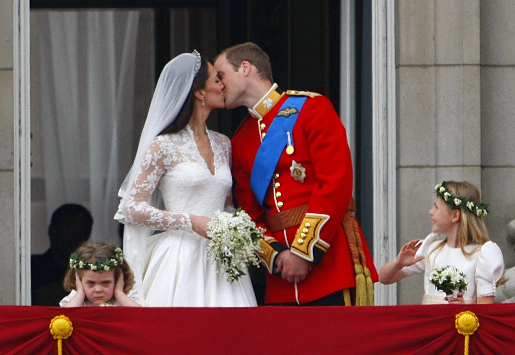 William and Kate kiss on the balcony as Grace van Cutsem covers her ears