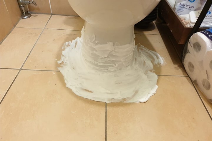 shaving cream toilet cleaning hack 2.jpg?width=720&center=0.0,0