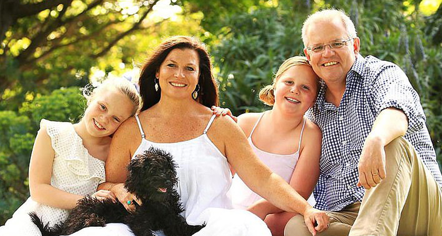 Scott Morrison's family portrait PhotoShop fail | New Idea Magazine