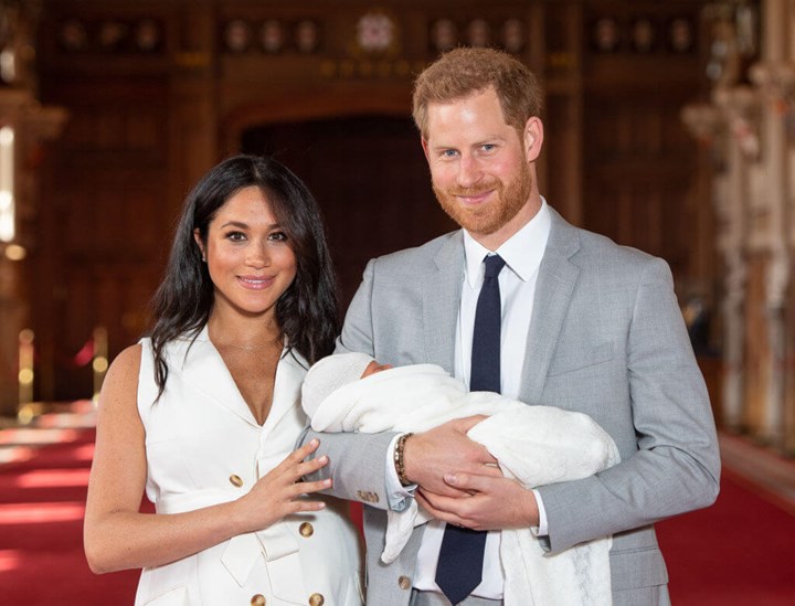 De hertogin van Sussex met hun pasgeboren zoon