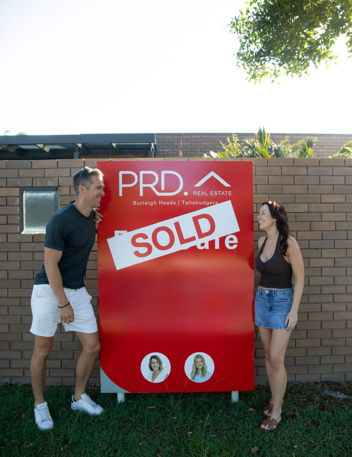 Jono and Ellie sold sign