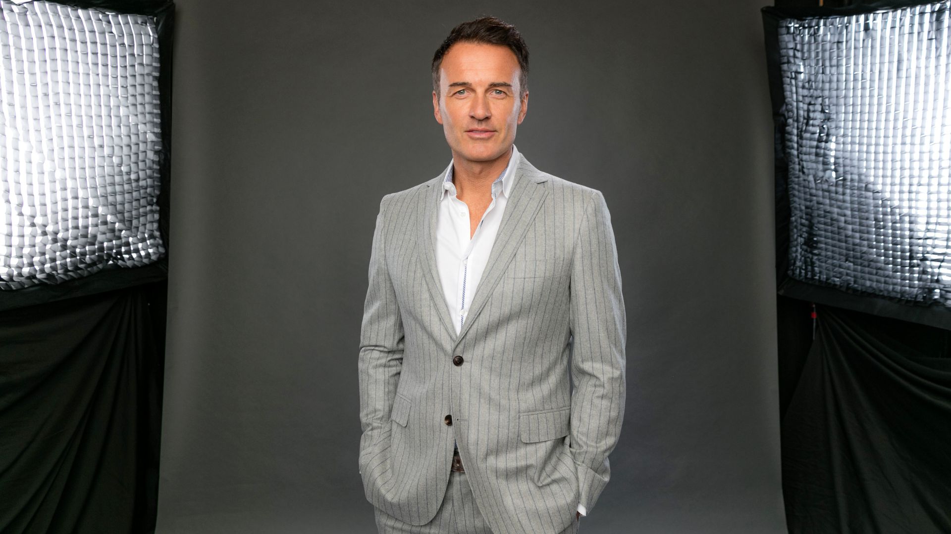 Julian McMahon’s wife Kelly Paniagua chokes back tears during emotional AACTAs tribute