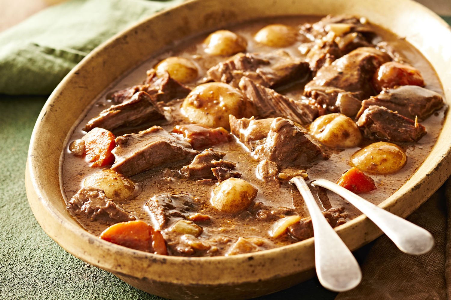 Delicious slow cooker beef with potatoes