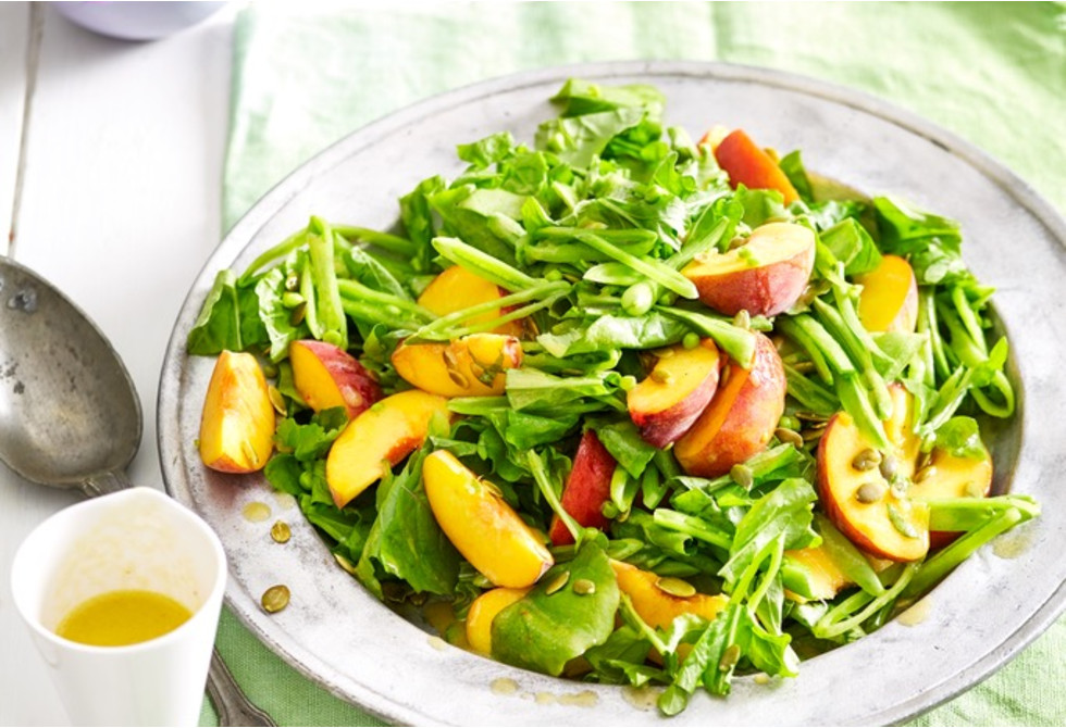 Peach and rocket salad with honey dressing